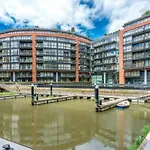 Modern studio in Chelsea, near Sloane Square!